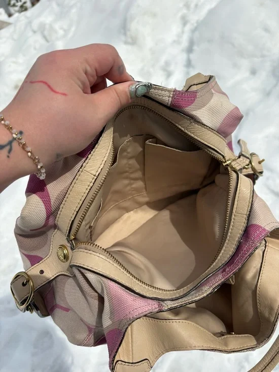 2010 Coach Madison Maggie Signature bagđź’— - Picture 6 of 9